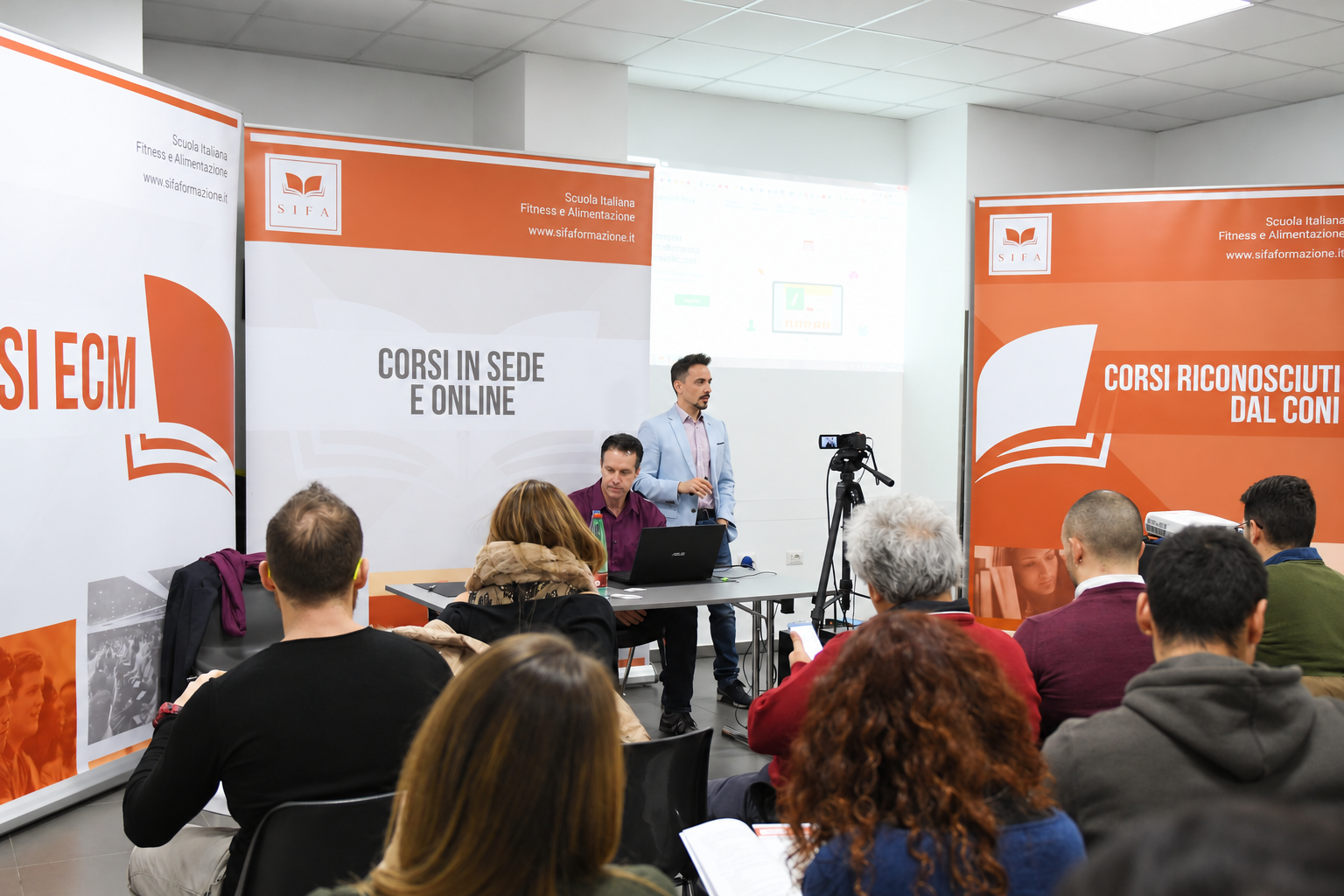 Fabrizio D’Agostino in aula durante un corso SIFA