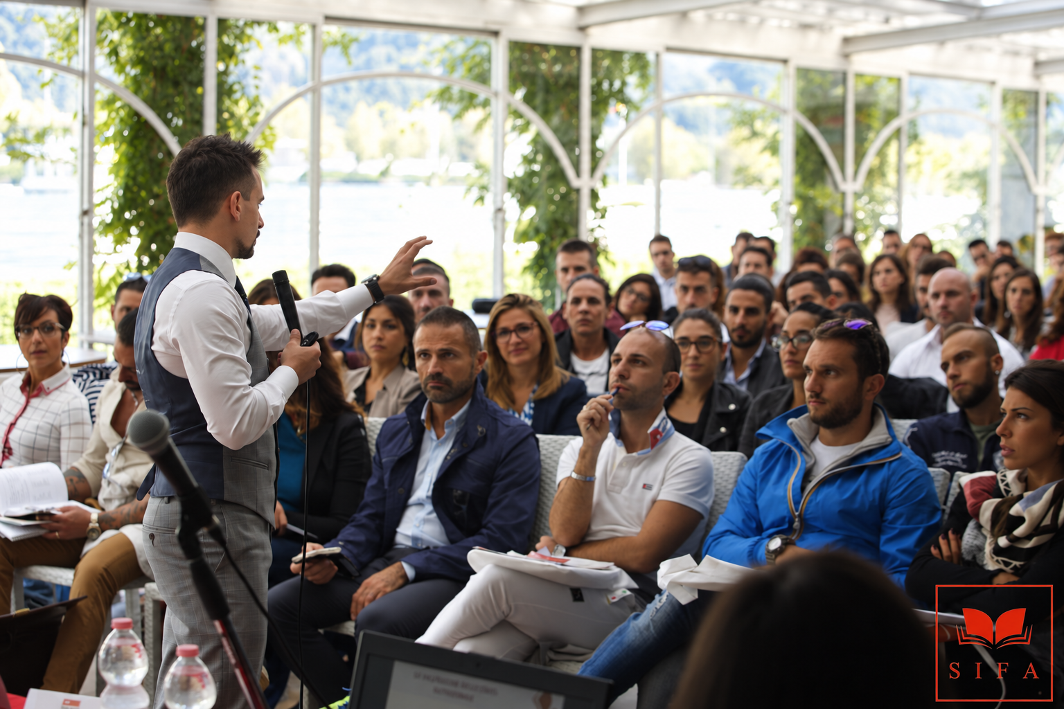Fabrizio D’Agostino durante una lezione davanti al pubblico